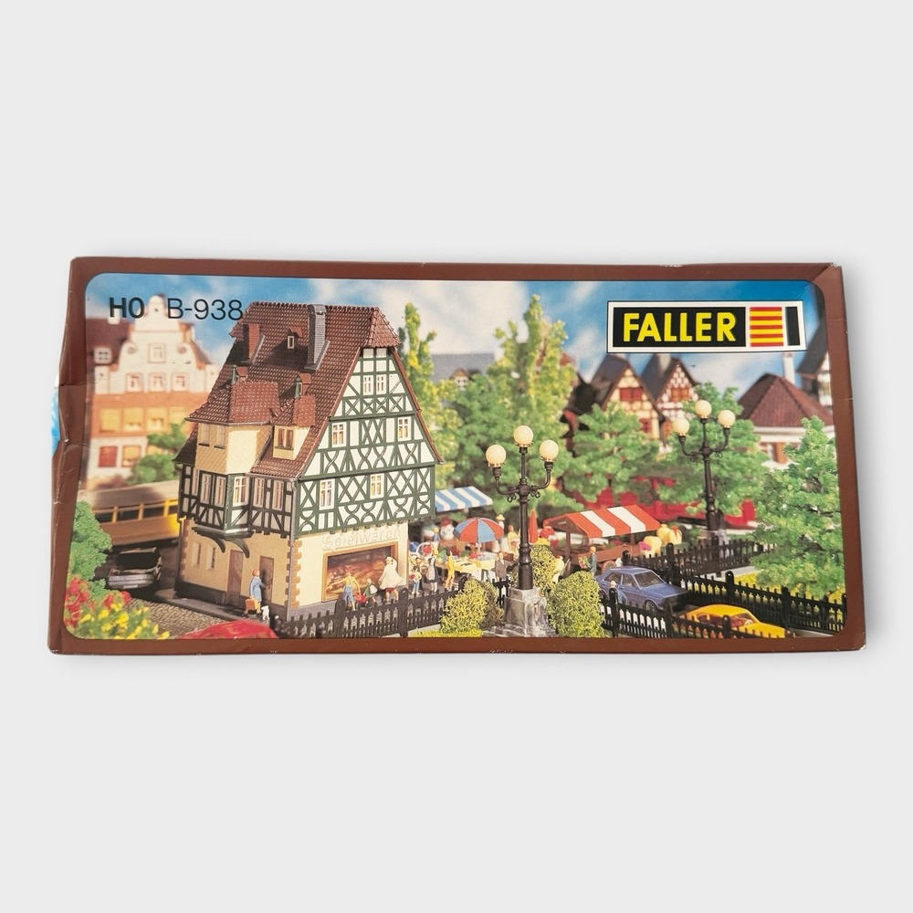FALLER B-938 Small House Family Cottage with Shop and Tiled Roof 1:87